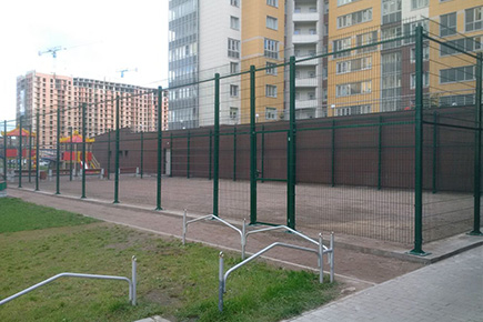 Ограждение спортивной площадки комплекса "Триумф Парк"